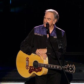 Neil Diamond Hot August Night III 2018《BDMV 38.4G》