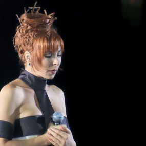 玛莲法莫 Mylene Farmer Stade de France 2009 法兰西体育场演唱会《BDMV 双碟 65.5G》