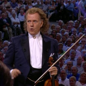 安德列.里欧 André Rieu and His Johann Strauss Orchestra: Falling in Love – Live in Maastricht 2016 《BDMV 41.2G》