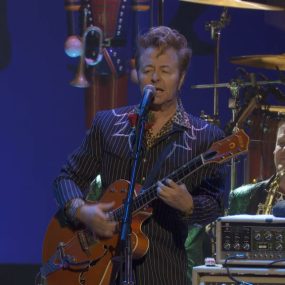 The Brian Setzer Orchestra Christmas Rocks! Live 2018 1080i Blu-ray AVC TrueHD 5.1《BDMV 22.1G》