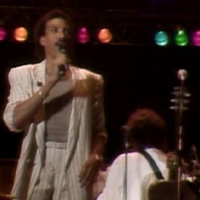 大师照耀80年代：LIVE AID 1985 群星义助非洲慈善演唱会Oz For Africa （DVD四碟13.6G）