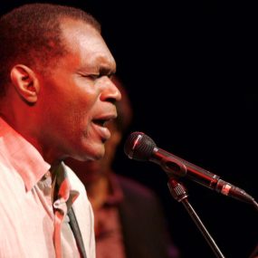 罗伯特.克雷 The Robert Cray Band-4 Nights Of 40 Years Live 2015《BDMV 17.9G》