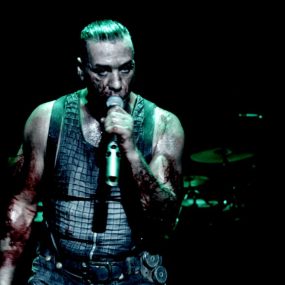 德国战车 Rammstein Paris 2016 重金属摇滚演唱会《ISO 43.6G》